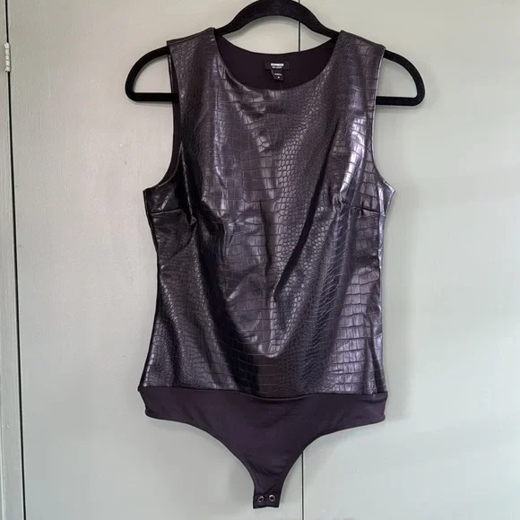 NWT Express Body Contour Black Croc Faux Leather High Neck Thong Bodysuit Sz M - Picture 2 of 5
